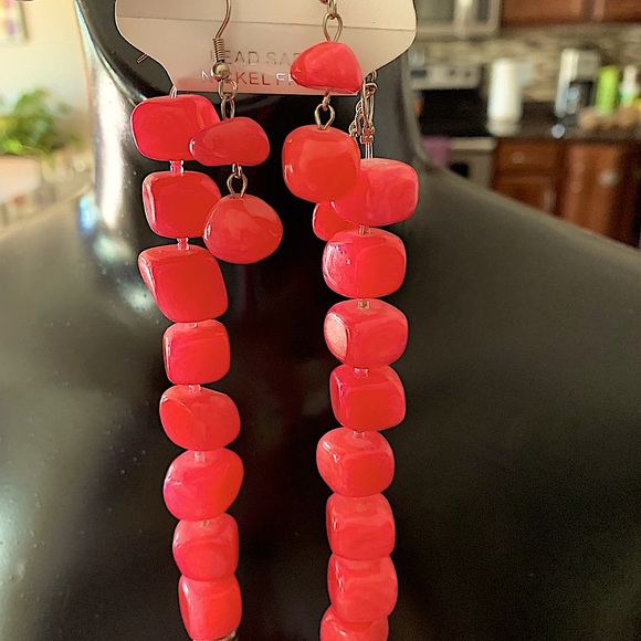 Chunky Stone Necklace & Earring Set -Hot Pink - Picture 2 of 4